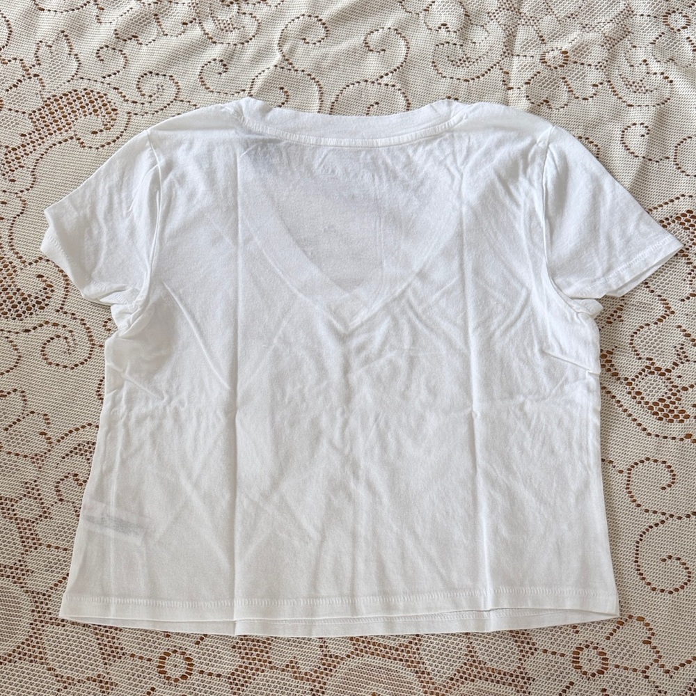 Universal Thread White V-Neck Short Sleeve Tee cropped - Picture 4 of 4